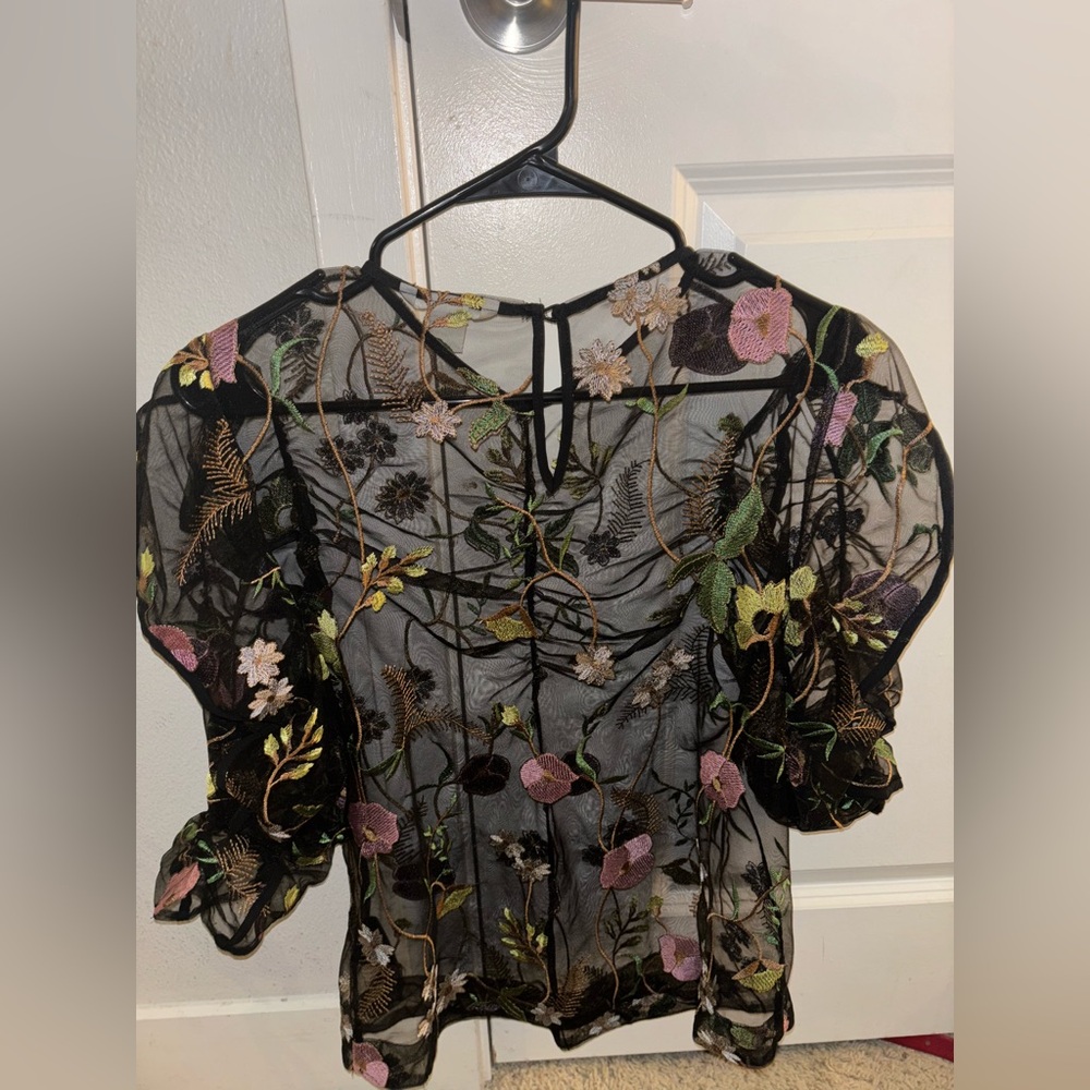 H&M sheer mesh embroidered floral blouse w/ ruched sleeves & front🌺 trend on